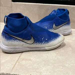 Nike Phantom VSN Ghost futsal shoes